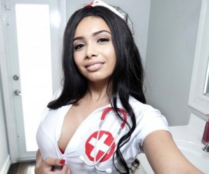 Enfermeira transando com o paciente
