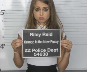 Riley Reid e Shay Fox duas lésbicas presidiárias fodendo no cadeia